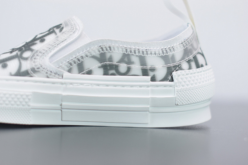 dio* x converse sneaker