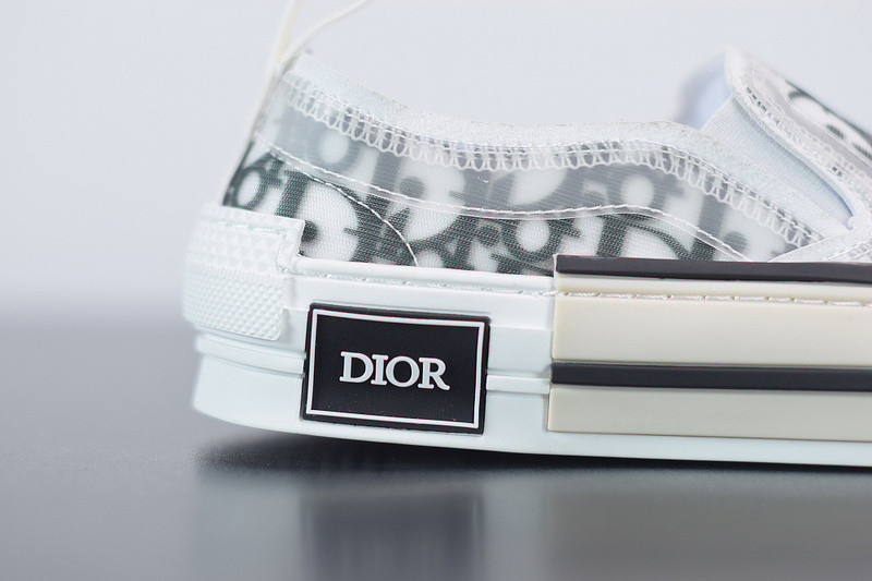 dio* x converse sneaker