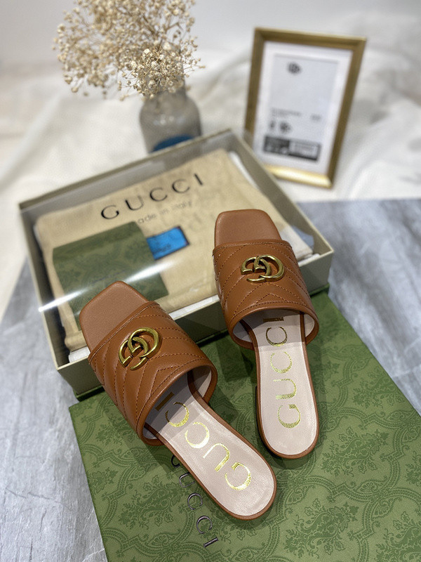 g*u*i sandals