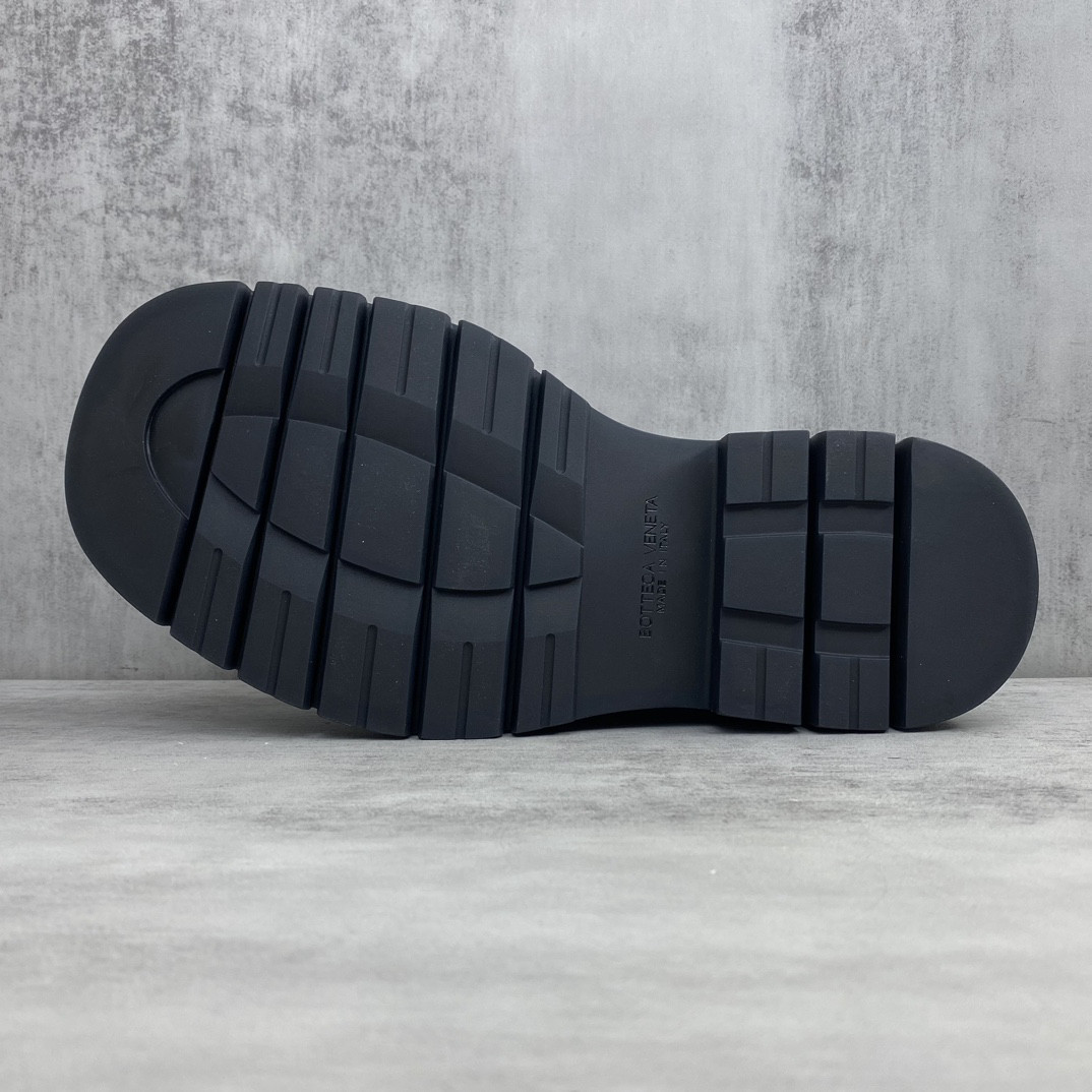 BOTTEGA VENETA Sneaker