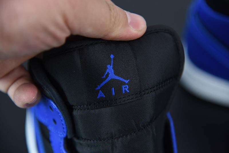 air jordan 1 mid “hyper royal” 554724-077