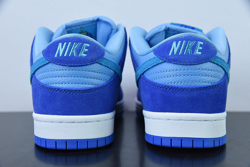 nike sb dunk low “blue raspberry” dm0807-400