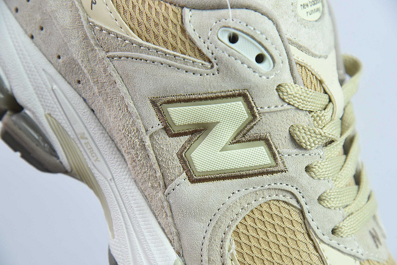 NEW BALANCE SNEAKER