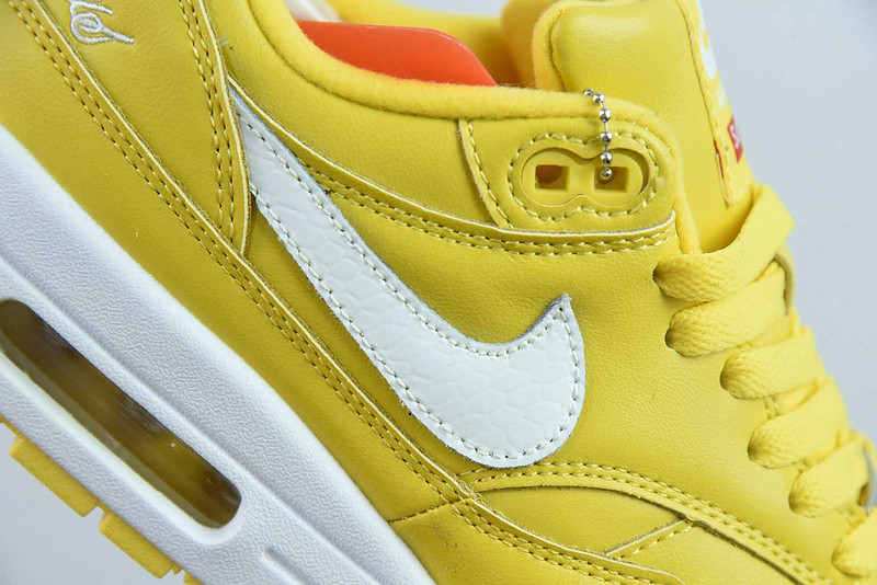 Supreme Puts Its Signature Spin on the Nike Air Max 1 HF8813-700