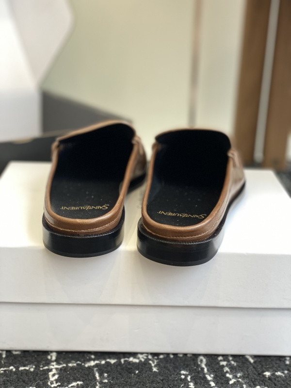 SAINT LAURENT Sneaker