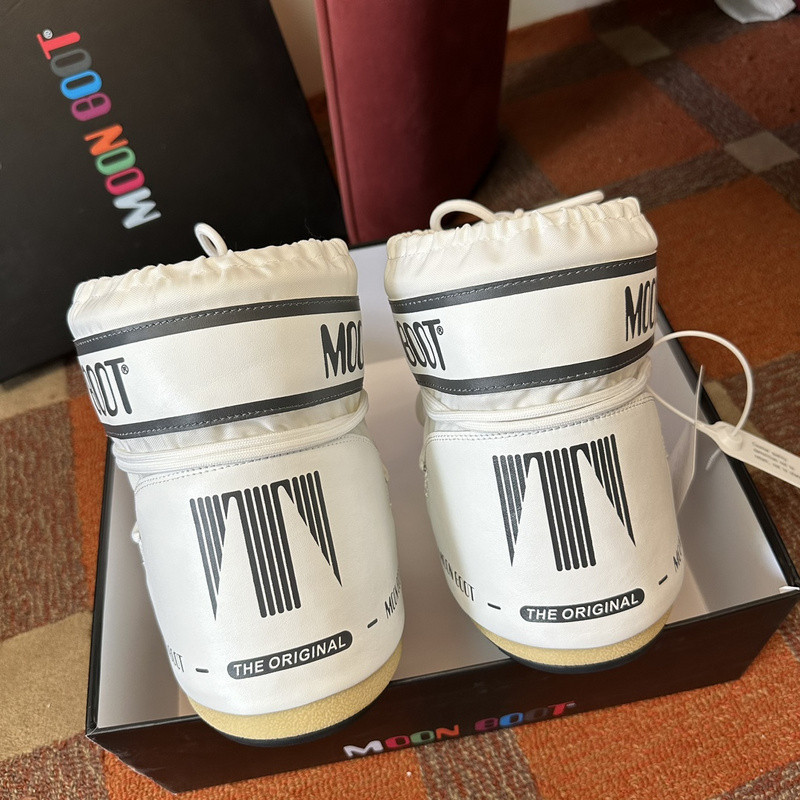 mOON bOOT
