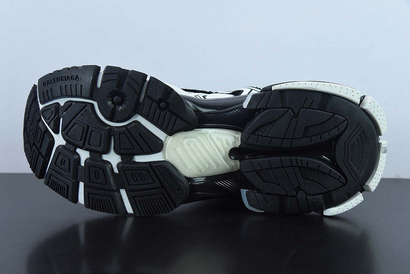 Ba*len*cia*ga runner sneaker