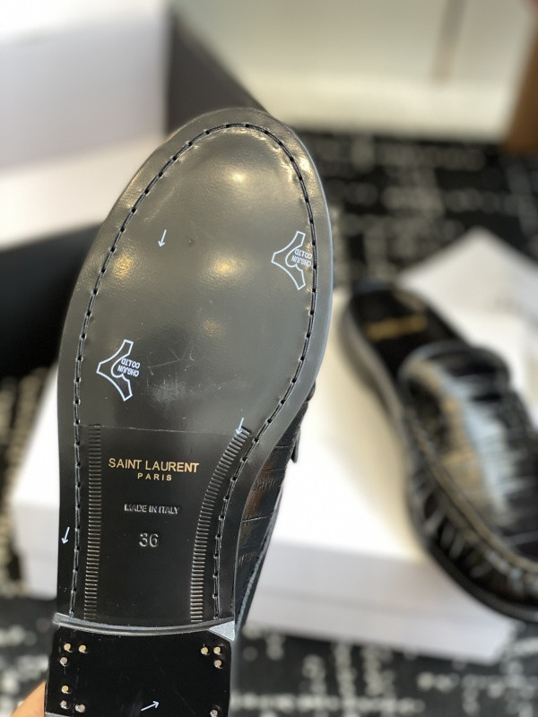 SAINT LAURENT Sneaker