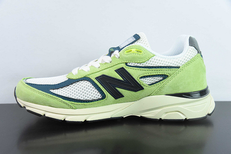 NEW BALANCE SNEAKER