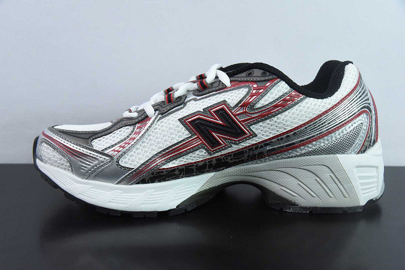 NEW BALANCE SNEAKER